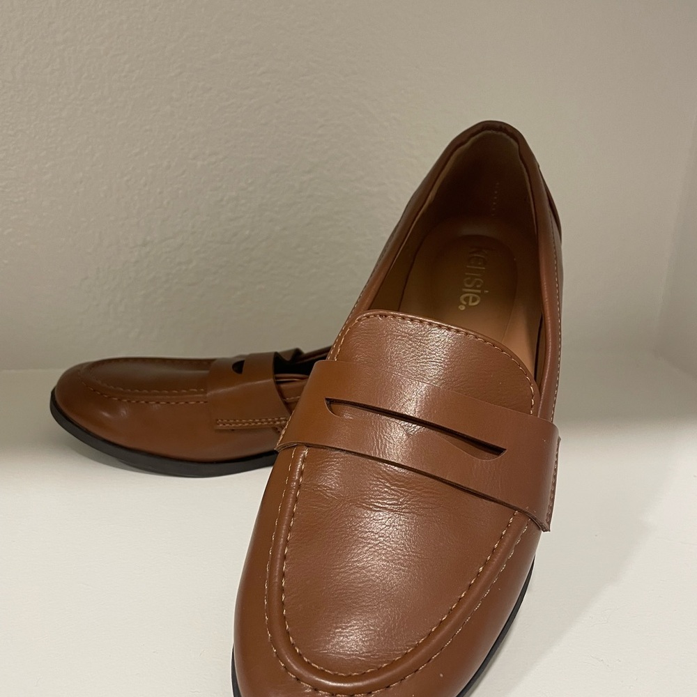 Kensie Tan Leather Loafers